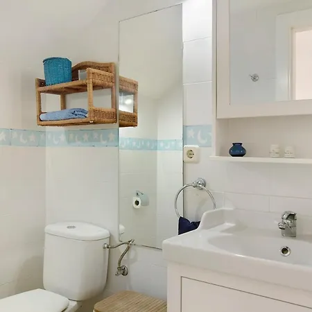 Free Airport Shuttle And Parking *