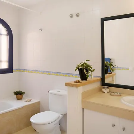 Free Airport Shuttle And Parking *